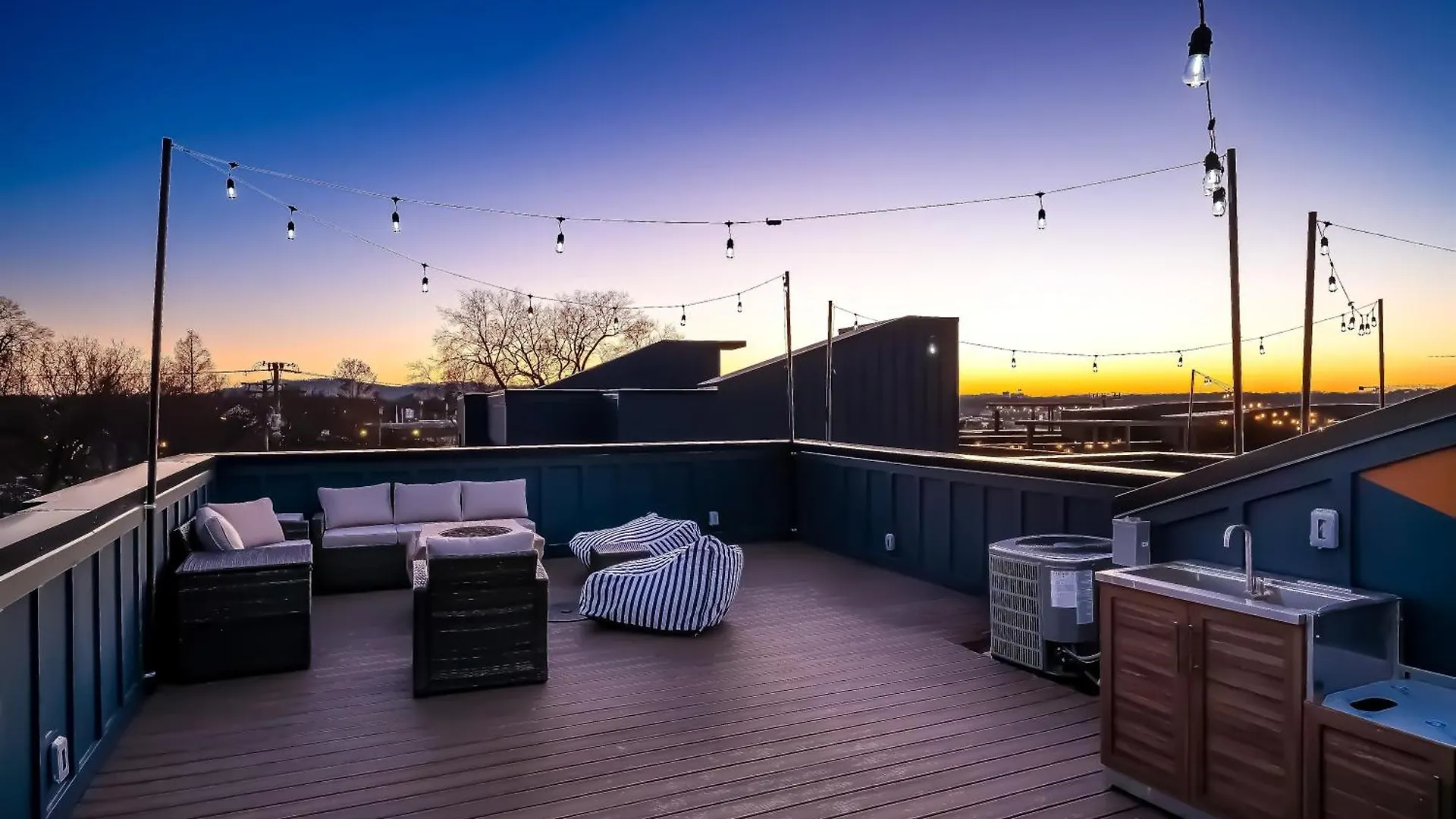 4 Rooftop Decks 4 Hot Tubs Game Rooms & Sauna Nashville