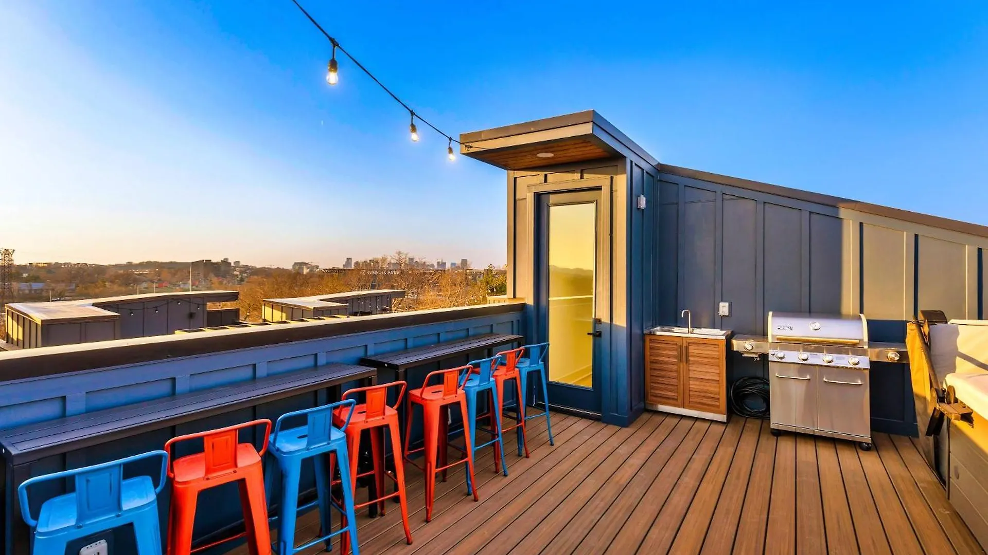 4 Rooftop Decks 4 Hot Tubs Game Rooms & Sauna Nashville United States