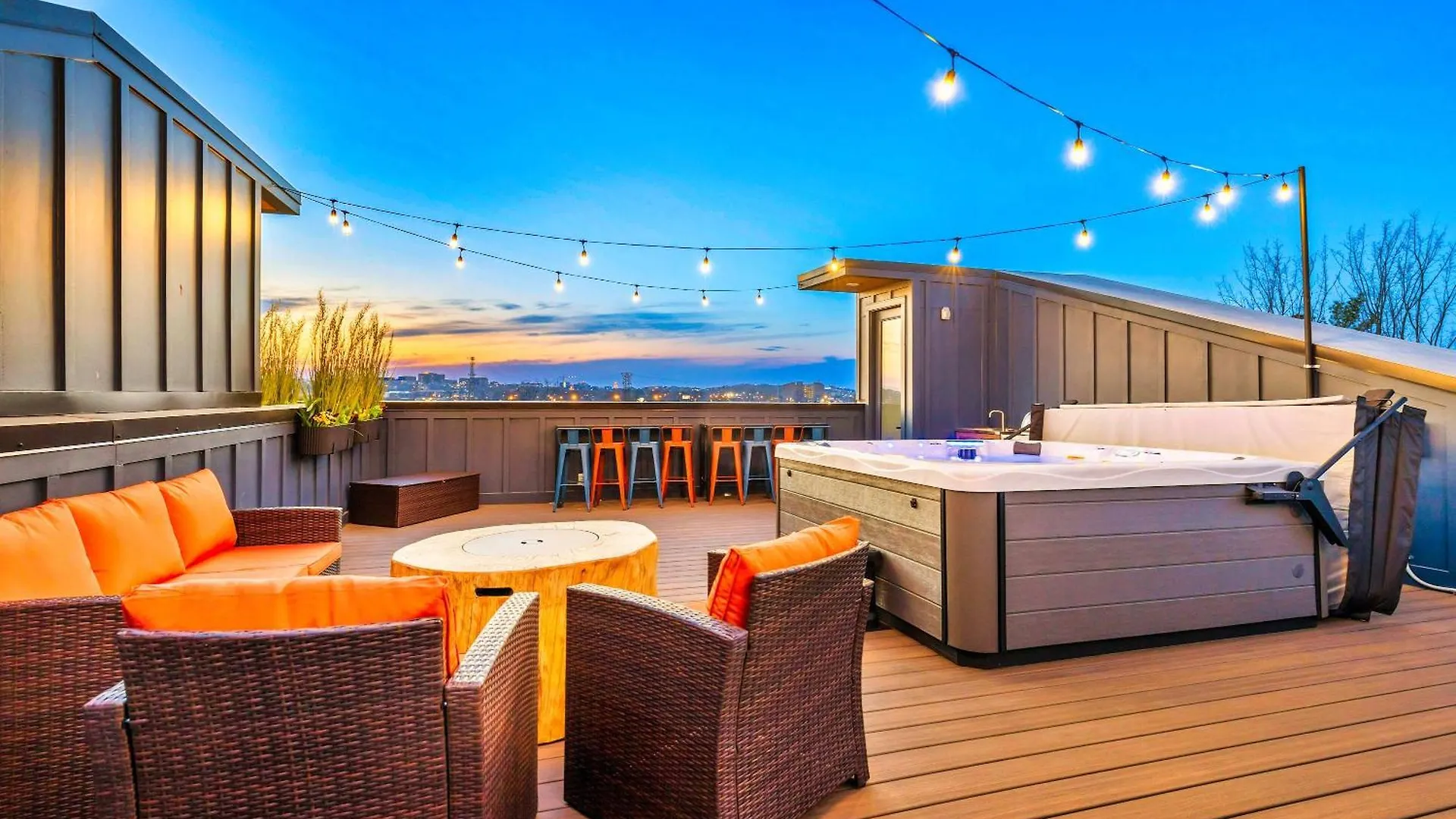4 Rooftop Decks 4 Hot Tubs Game Rooms & Sauna Nashville Holiday home