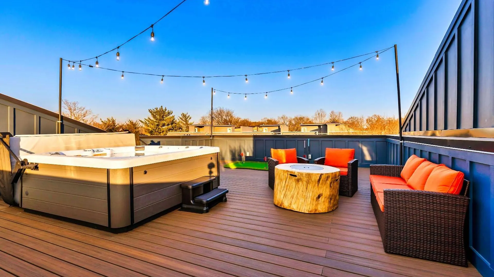 Holiday home 4 Rooftop Decks 4 Hot Tubs Game Rooms & Sauna Nashville United States