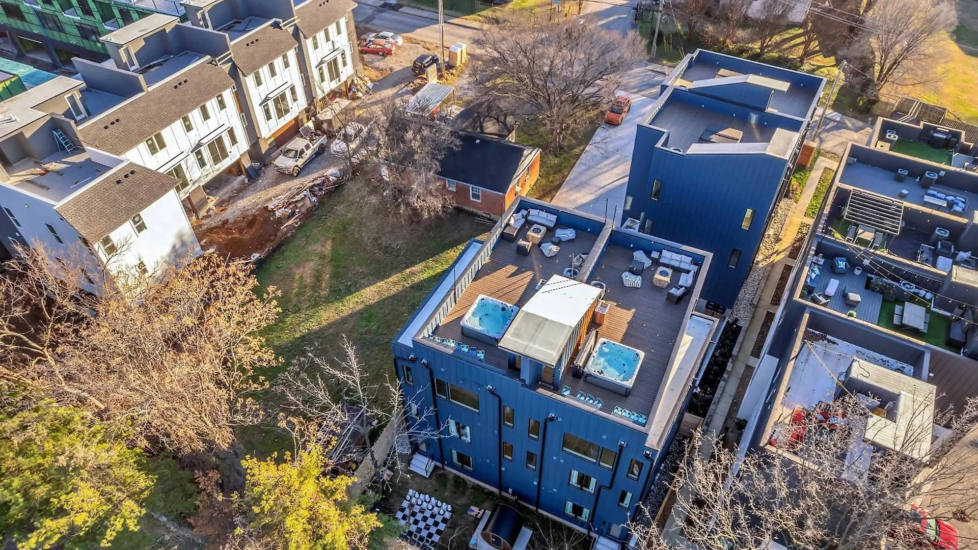 4 Rooftop Decks 4 Hot Tubs Game Rooms & Sauna Nashville
